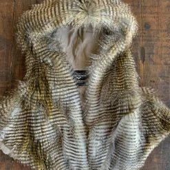 SpiritHoods LLC WOMENS Snowy Owl Hooded Limited Edition Faux Fur Shawl | Unisex