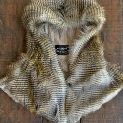 SpiritHoods LLC WOMENS Snowy Owl Hooded Limited Edition Faux Fur Shawl | Unisex