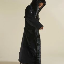 SpiritHoods LLC Black Panther Classic Faux Fur Style Robe | Men's