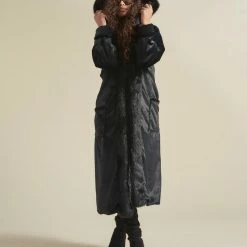 SpiritHoods LLC Black Panther Classic Faux Fur Style Robe | Women's NEW 17 SpiritHoods LLC Black Panther Classic Faux Fur Style Robe | Women's NEW