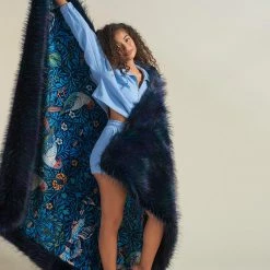SpiritHoods LLC Nicobar Pigeon Collector Edition Faux Fur Throw