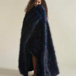 SpiritHoods LLC Nicobar Pigeon Collector Edition Faux Fur Throw