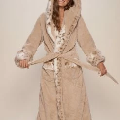 SpiritHoods LLC Snow Leopard Classic Faux Fur Robe | Women's